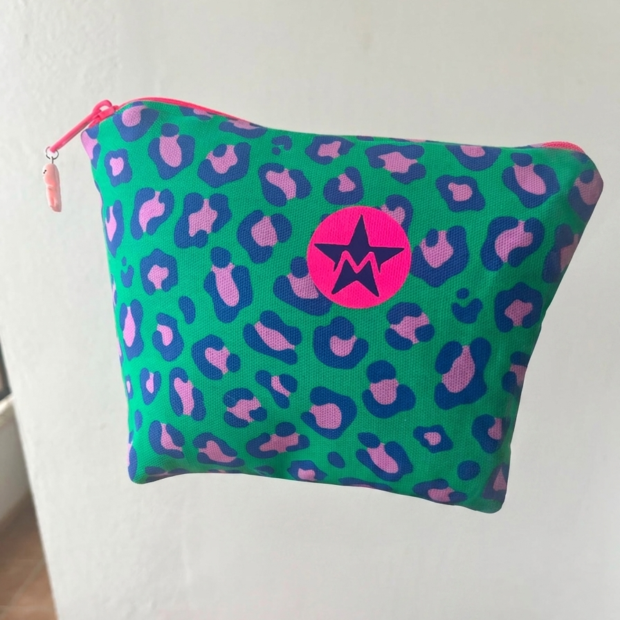 Neceser plano playa animal print verde