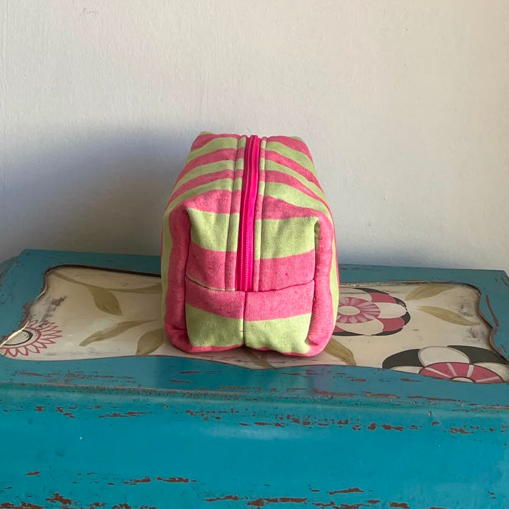 Neceser mediano rayas rosa y verde