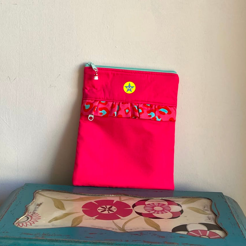 Funda tablet rosa con volante print