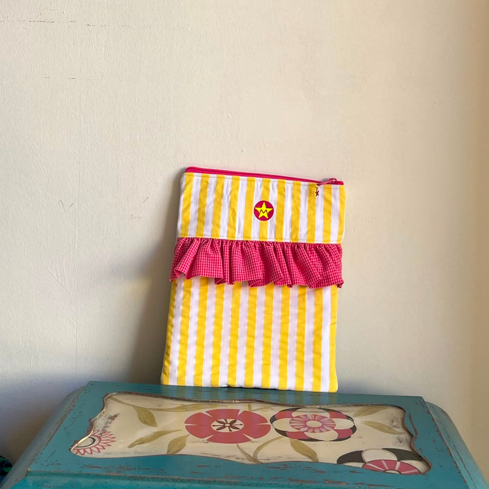 Funda tablet rayas amarillas