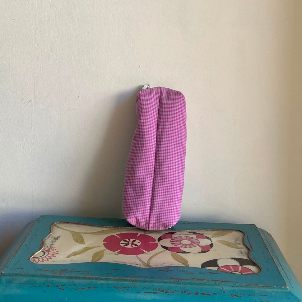 Estuche con volante vichy morado